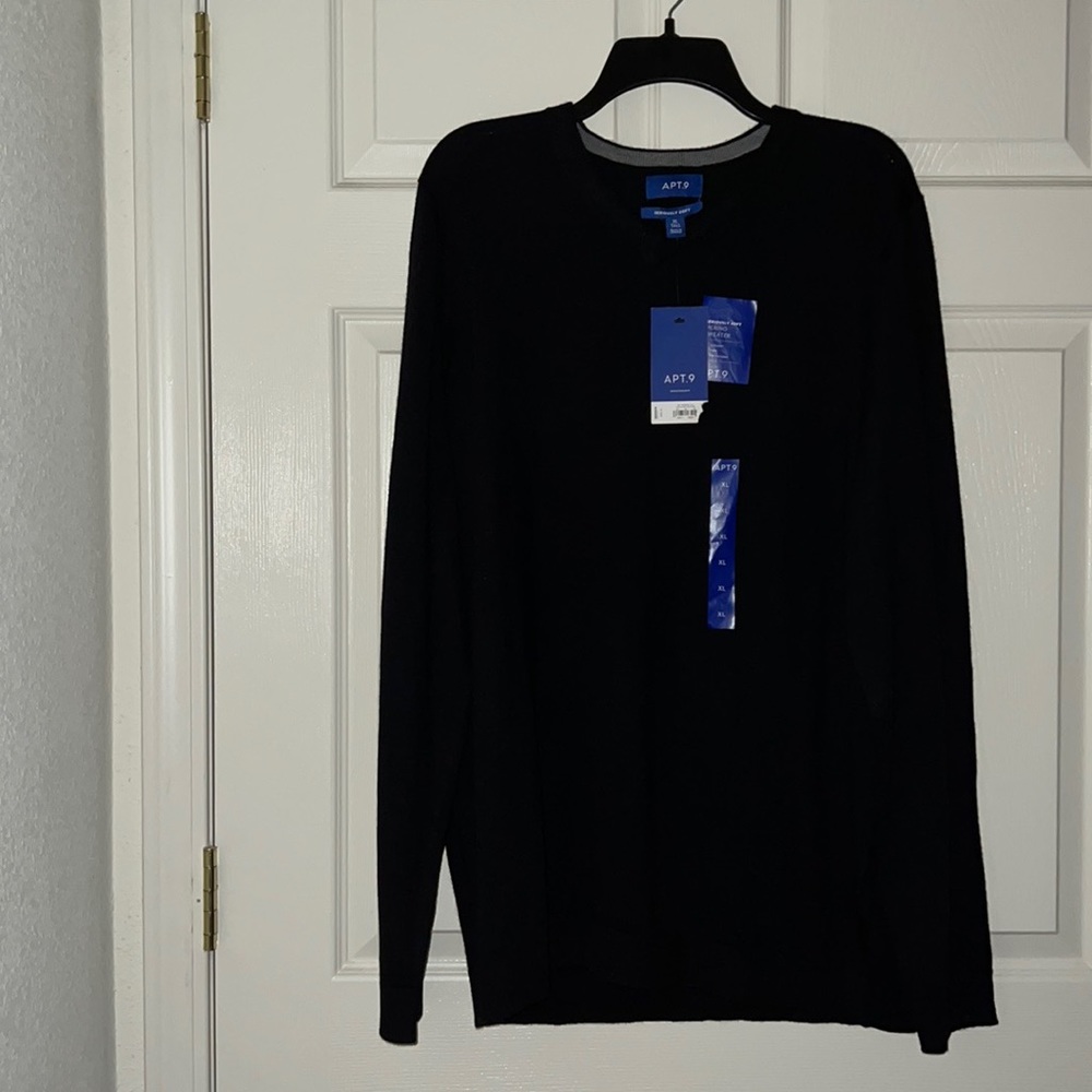 Apt. 9® Seriously Soft Merino V-Neck Sweater
XL Tall in color Mineral Black. NWT